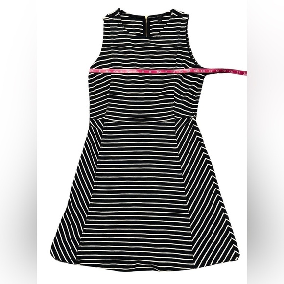 J. Crew Striped Fit and Flare Paneled Knit Dress in Black and White Size 6 - Picture 4 of 6